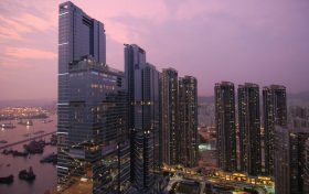 香港九龙站豪宅君临天下－温暖的家欣赏整个维港烟花景